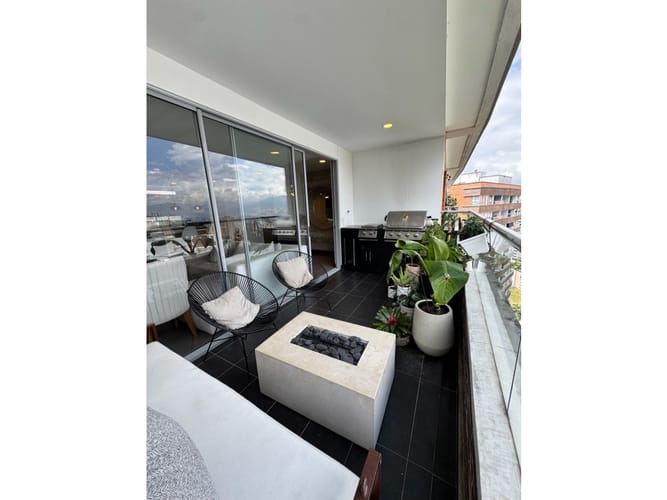 Apartamento de 2 alcobas en arriendo en El Poblado, Medellín, 129 m² · foto 11 de 15