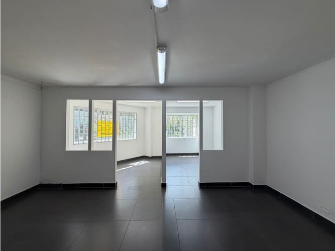 Oficina en arriendo en Conquistadores, Medellín, 43 m² · foto 2 de 10