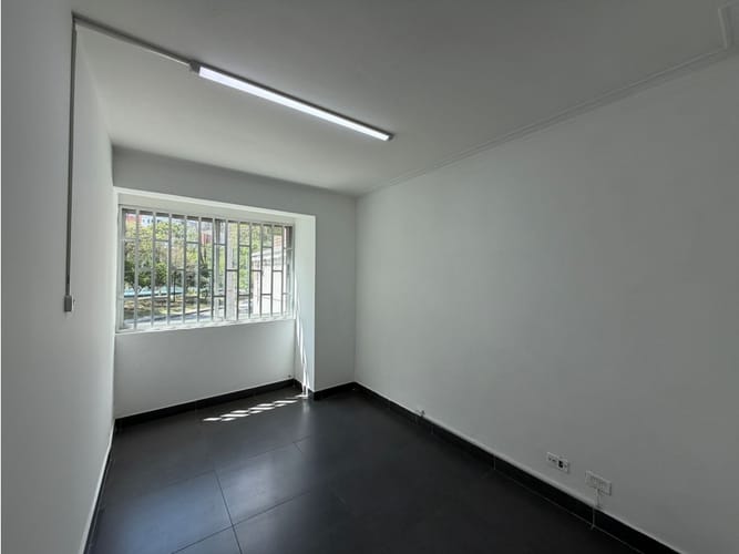 Oficina en arriendo en Conquistadores, Medellín, 43 m² · foto 4 de 10