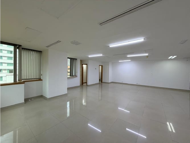 Oficina en arriendo en La Aguacatala, Medellín, 97 m² · foto 4 de 16