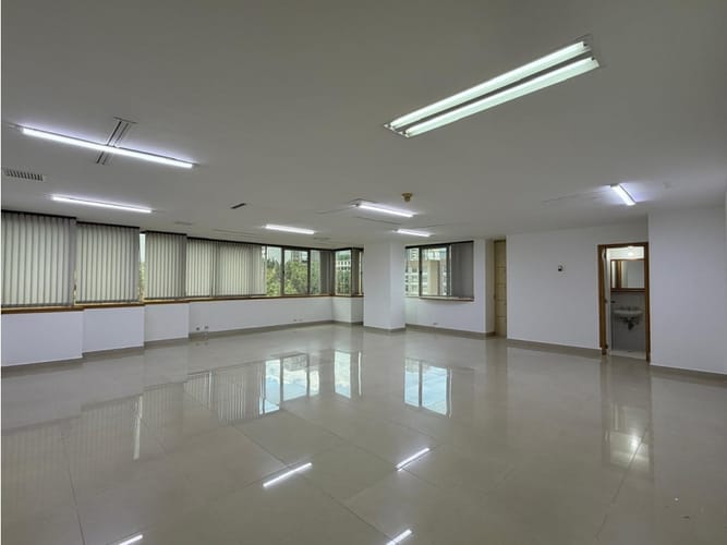 Oficina en arriendo en La Aguacatala, Medellín, 97 m² · foto 5 de 16