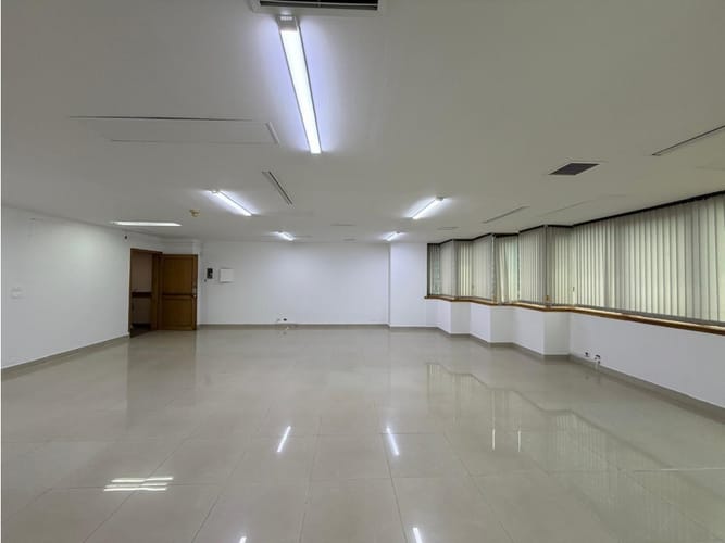 Oficina en arriendo en La Aguacatala, Medellín, 97 m² · foto 8 de 16