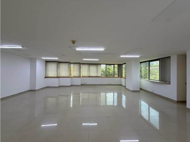 Oficina en arriendo en La Aguacatala, Medellín, 97 m² · foto 9 de 16