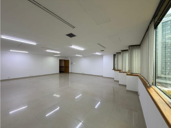 Oficina en arriendo en La Aguacatala, Medellín, 97 m² · foto 10 de 16