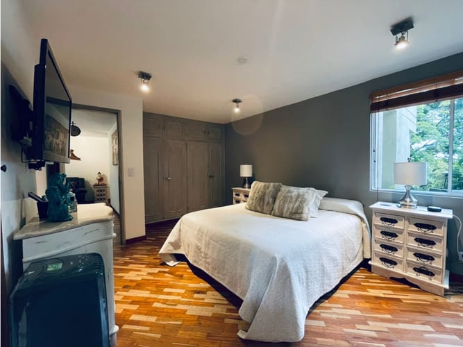 Apartamento de 3 alcobas en arriendo en El Poblado, Medellín, 158 m² · foto 8 de 24