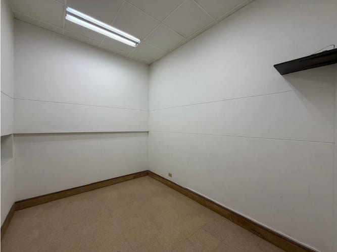 Oficina en arriendo en La Aguacatala, Medellín, 97 m² · foto 11 de 16
