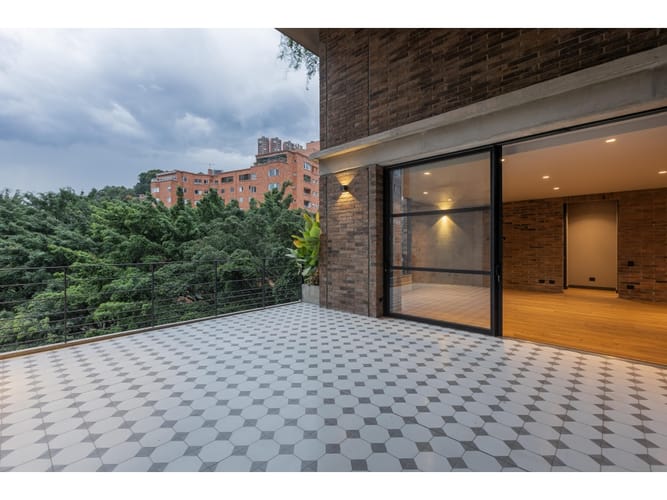 Apartamento de 2 alcobas en venta en El Poblado, Medellín, 120 m² · foto 3 de 18