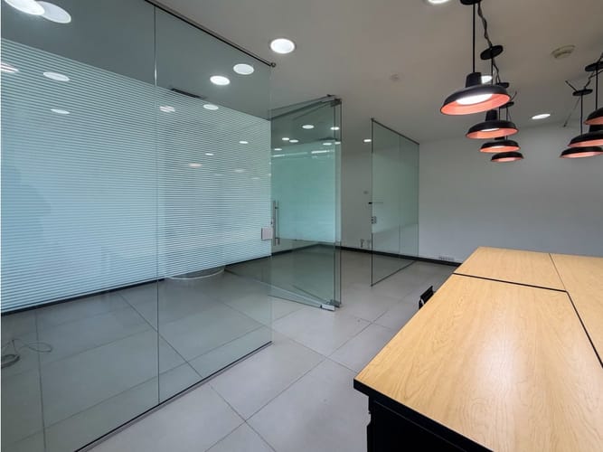 Oficina en arriendo en El Poblado, Medellín, 60 m² · foto 4 de 11