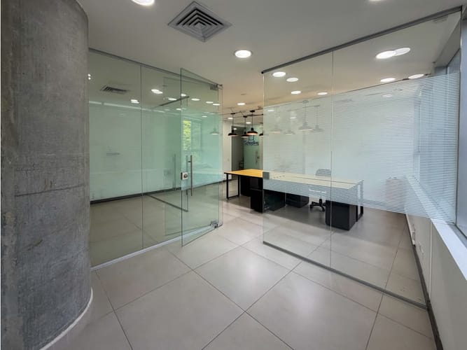 Oficina en arriendo en El Poblado, Medellín, 60 m² · foto 5 de 11