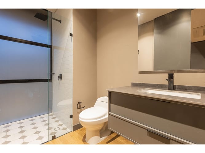 Apartamento de 2 alcobas en venta en El Poblado, Medellín, 120 m² · foto 14 de 18