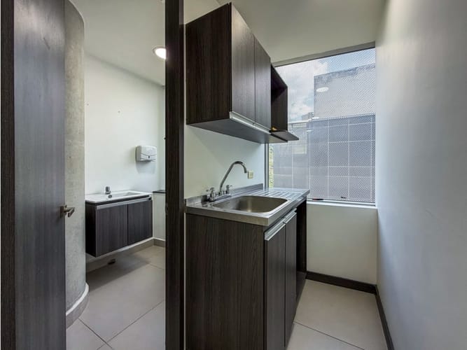 Oficina en arriendo en El Poblado, Medellín, 60 m² · foto 8 de 11