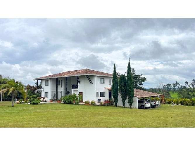 Casa de 7 alcobas en venta en El Carmen De Viboral, El Carmen de Viboral, 500 m² · foto 2 de 22