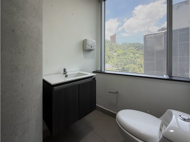 Oficina en arriendo en El Poblado, Medellín, 60 m² · foto 10 de 11