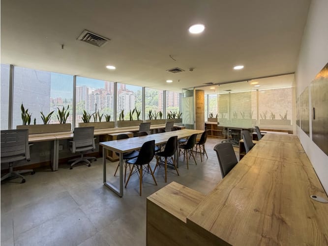 Oficina en arriendo en El Poblado, Medellín, 60 m² · foto 2 de 9