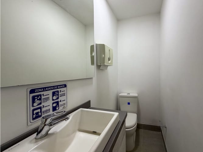Oficina en arriendo en El Poblado, Medellín, 60 m² · foto 4 de 9
