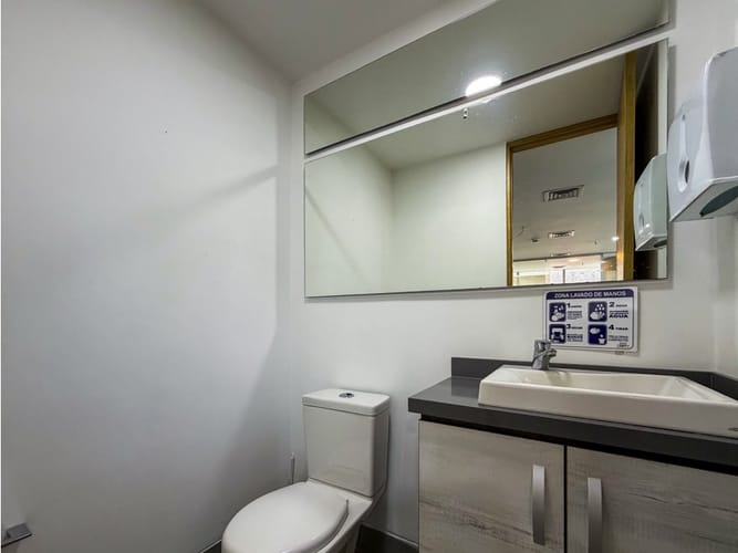 Oficina en arriendo en El Poblado, Medellín, 60 m² · foto 7 de 9