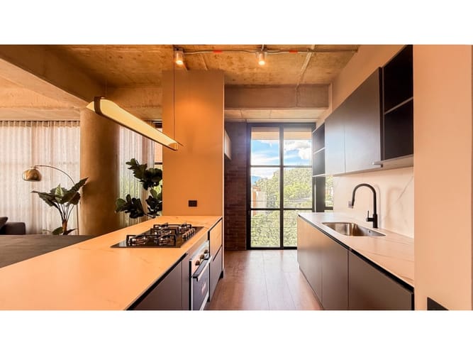 Apartamento de 2 alcobas en venta en Castropol, Medellín, 101 m² · foto 2 de 24