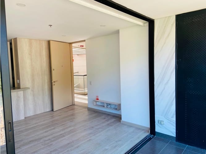 Apartaestudio en venta en El Poblado, Medellín, 79 m² · foto 2 de 13