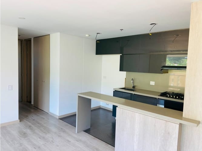 Apartaestudio en venta en El Poblado, Medellín, 79 m² · foto 3 de 13