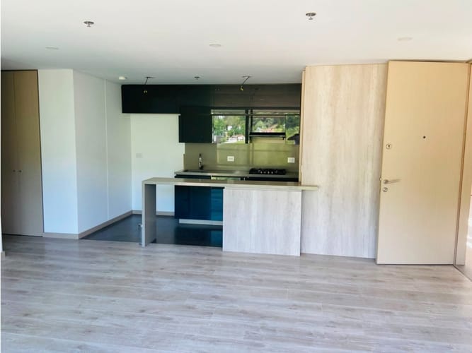 Apartaestudio en venta en El Poblado, Medellín, 79 m² · foto 4 de 13
