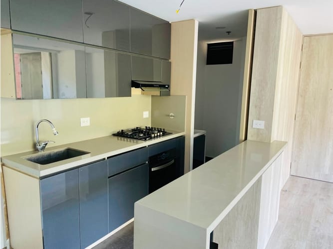 Apartaestudio en venta en El Poblado, Medellín, 79 m² · foto 5 de 13