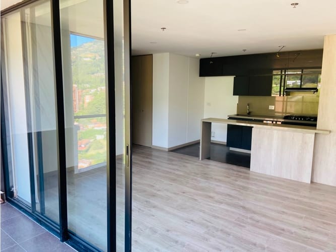 Apartaestudio en venta en El Poblado, Medellín, 79 m² · foto 6 de 13