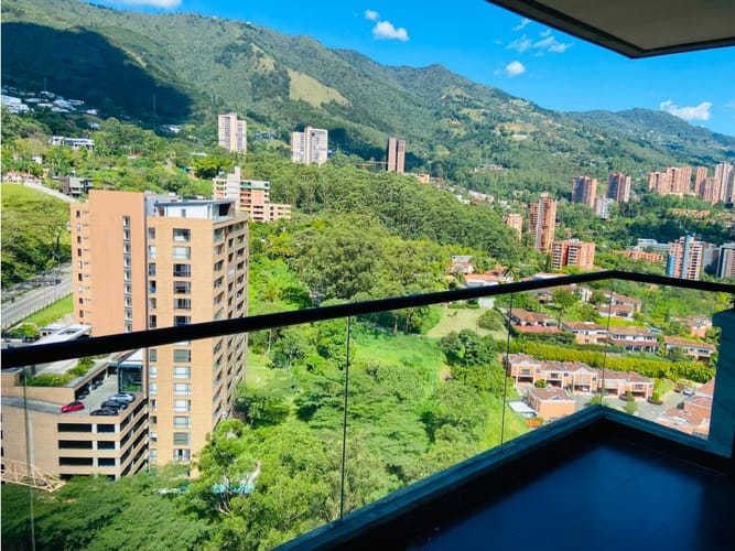 Apartaestudio en venta en El Poblado, Medellín, 79 m² · foto 7 de 13