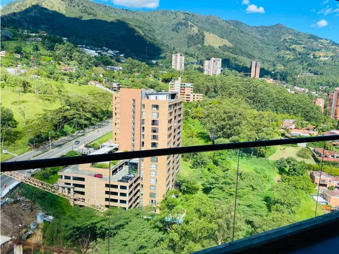 Apartaestudio en venta en El Poblado, Medellín, 79 m² · foto 9 de 13