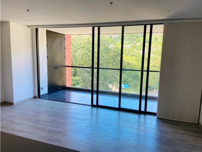 Apartaestudio en venta en El Poblado, Medellín, 79 m² · foto 12 de 13