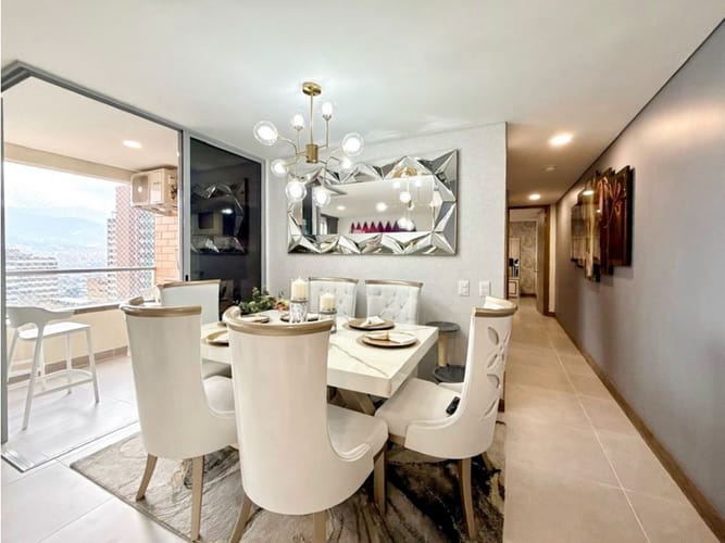 Apartamento de 2 alcobas en venta en El Poblado, Medellín, 87 m² · foto 2 de 24