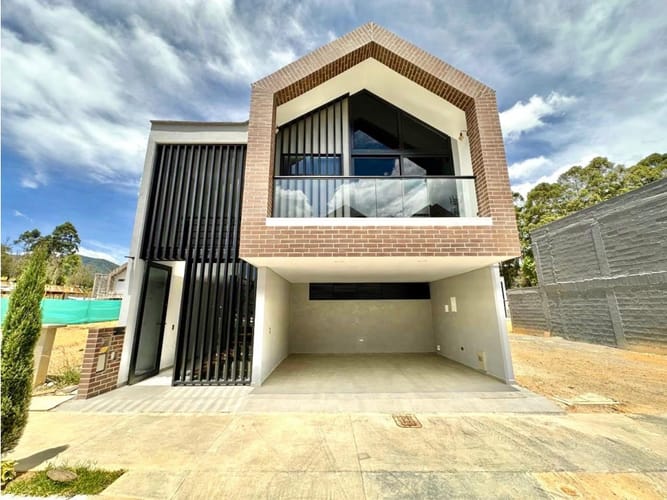 Casa de 3 alcobas en venta en El Tambo, La Ceja, 157 m² · foto 2 de 24