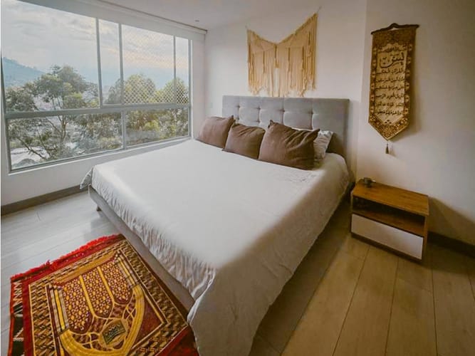 Apartamento de 3 alcobas en arriendo en Camino Verde, Medellín, 140 m² · foto 3 de 14