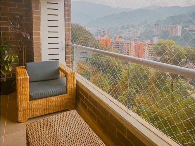 Apartamento de 3 alcobas en arriendo en Camino Verde, Medellín, 140 m² · foto 4 de 14
