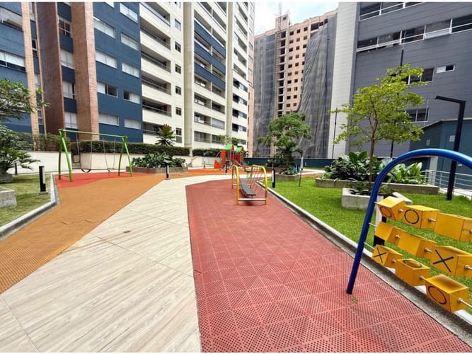 Apartamento de 2 alcobas en venta en El Poblado, Medellín, 87 m² · foto 23 de 24