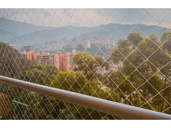 Apartamento de 3 alcobas en arriendo en Camino Verde, Medellín, 140 m² · foto 8 de 14