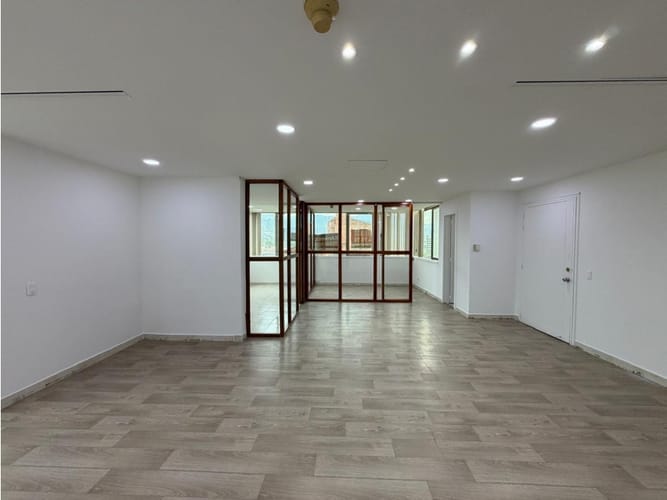 Oficina en arriendo en La Aguacatala, Medellín, 76 m² · foto 2 de 18