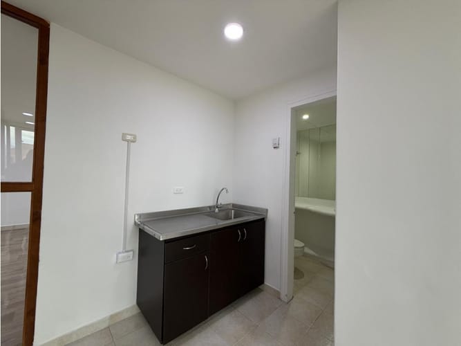 Oficina en arriendo en La Aguacatala, Medellín, 76 m² · foto 4 de 18