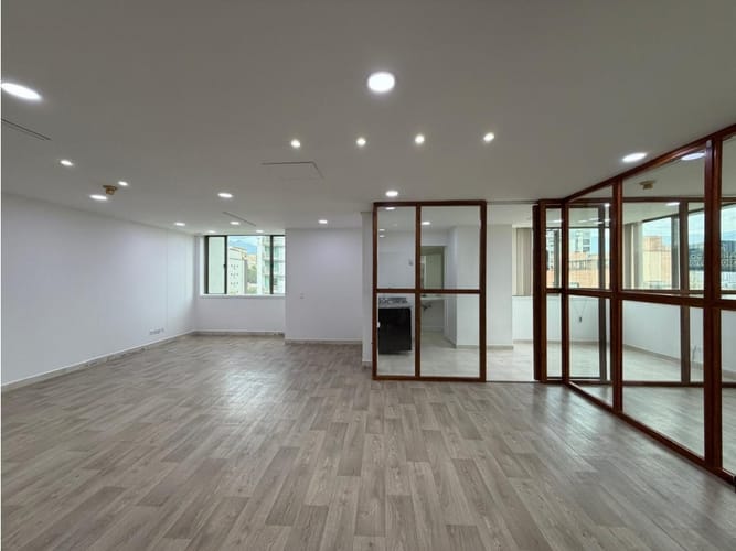 Oficina en arriendo en La Aguacatala, Medellín, 76 m² · foto 5 de 18