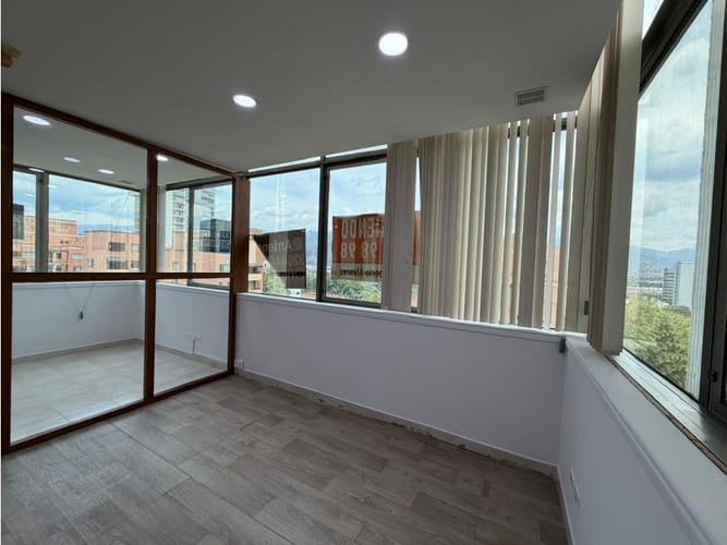 Oficina en arriendo en La Aguacatala, Medellín, 76 m² · foto 7 de 18