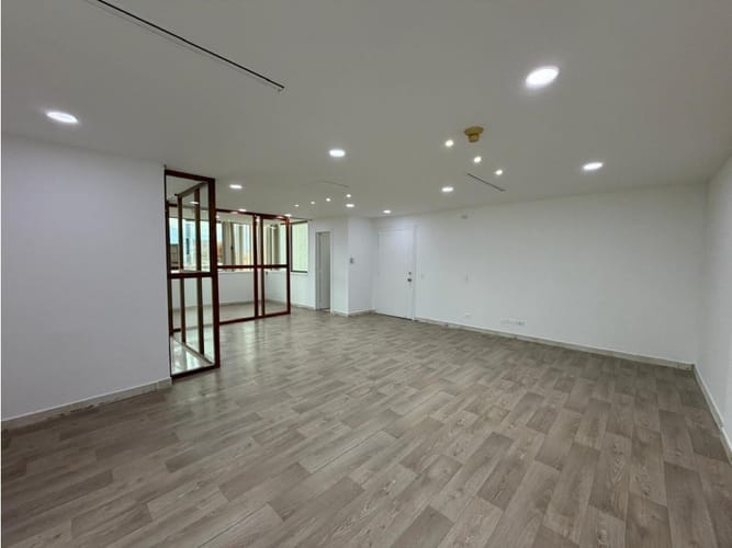 Oficina en arriendo en La Aguacatala, Medellín, 76 m² · foto 8 de 18