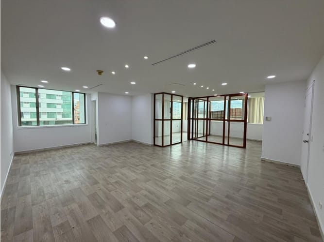 Oficina en arriendo en La Aguacatala, Medellín, 76 m² · foto 10 de 18