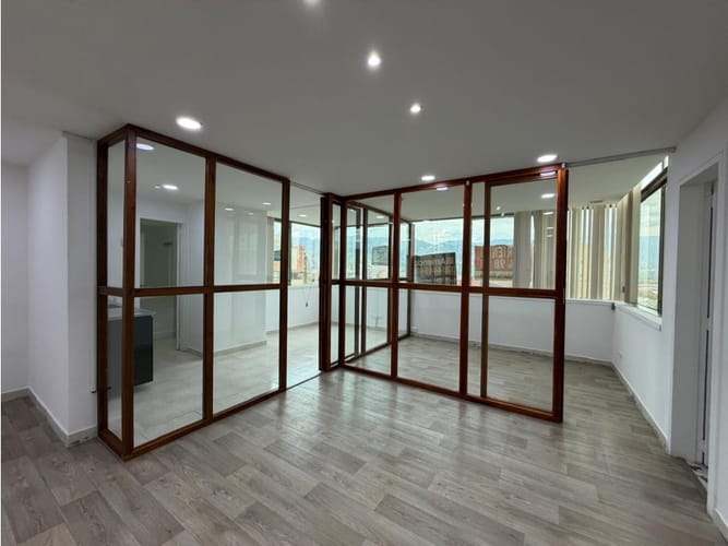 Oficina en arriendo en La Aguacatala, Medellín, 76 m² · foto 11 de 18