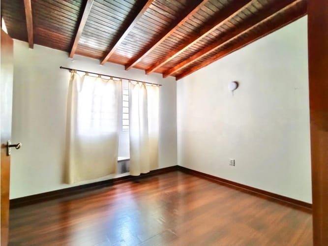 Casa de 5 alcobas en venta en Laureles, Medellín, 252 m² · foto 10 de 20