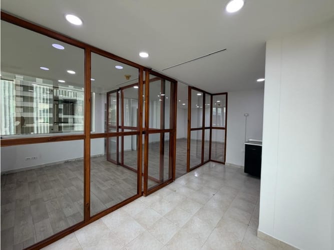 Oficina en arriendo en La Aguacatala, Medellín, 76 m² · foto 17 de 18
