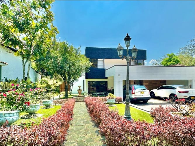 Casa de 5 alcobas en venta en El Poblado, Medellín, 538 m² · foto 2 de 24