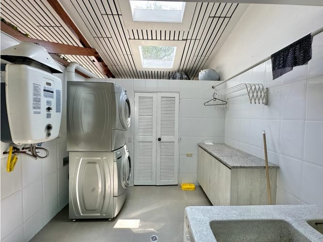 Casa de 5 alcobas en venta en El Poblado, Medellín, 538 m² · foto 11 de 24