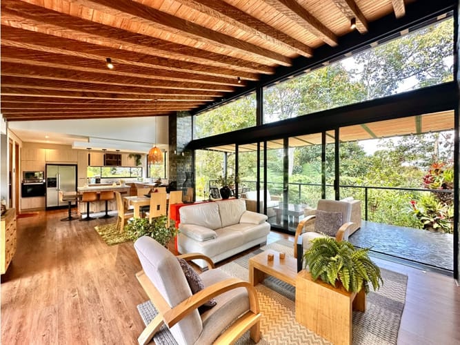 Casa de 3 alcobas en venta en Guamito, La Ceja, 325 m² · foto 3 de 24