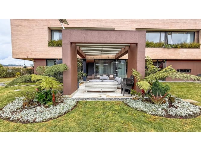 Casa de 3 alcobas en venta en Las Palmas, Medellín, 447 m² · foto 3 de 24