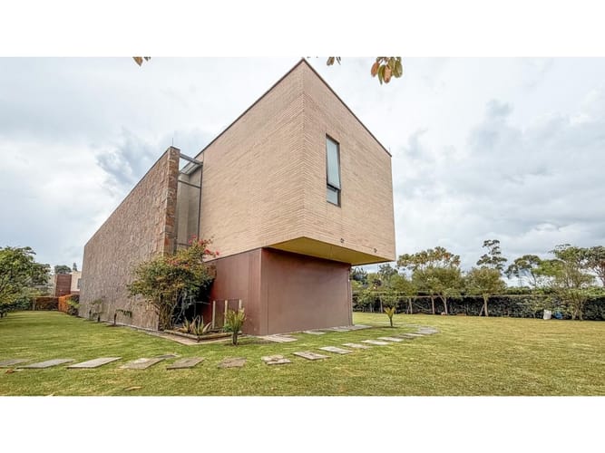 Casa de 3 alcobas en venta en Las Palmas, Medellín, 447 m² · foto 4 de 24