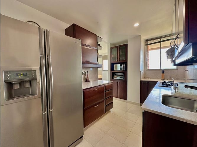 Apartamento de 3 alcobas en arriendo en Los Naranjos, Medellín, 180 m² · foto 5 de 24